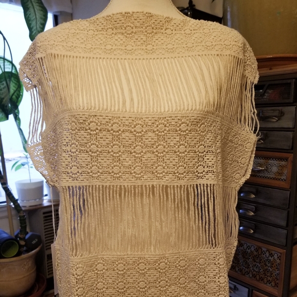 😀LAST 1! (XS) Stunning Crochet Crop Sleeve Top - Picture 4 of 7